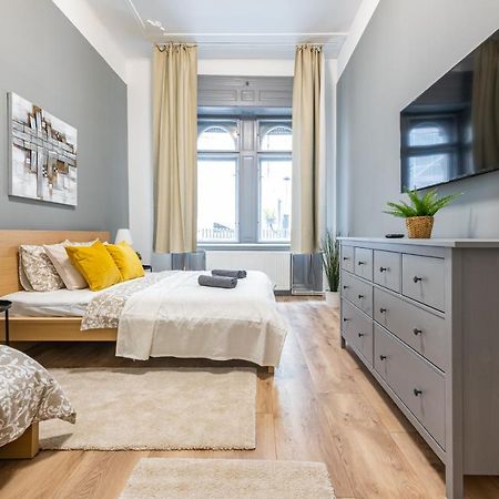 Deluxe Kazincy Apartment In The Heart Of Budapest Bagian luar foto