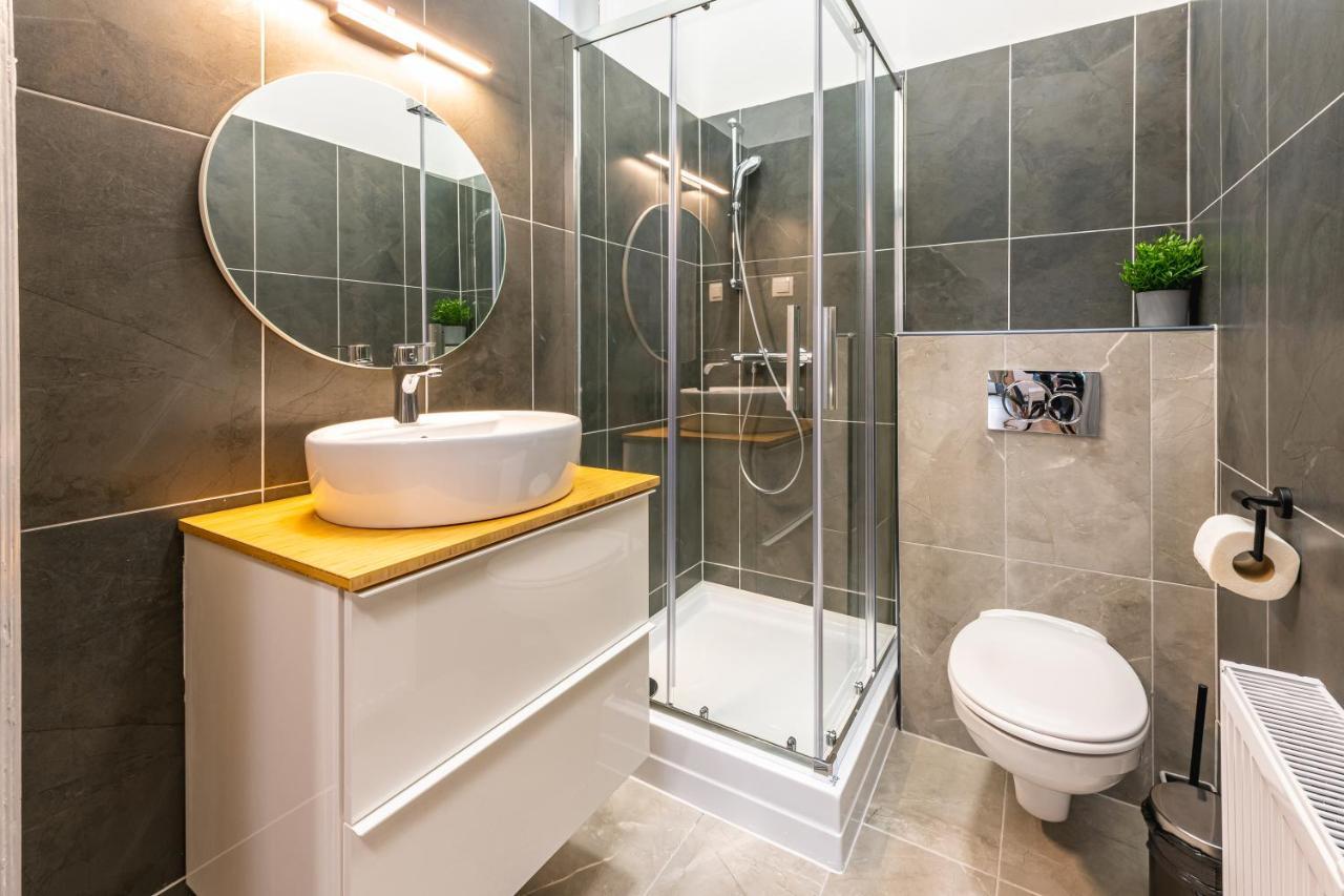 Deluxe Kazincy Apartment In The Heart Of Budapest Bagian luar foto