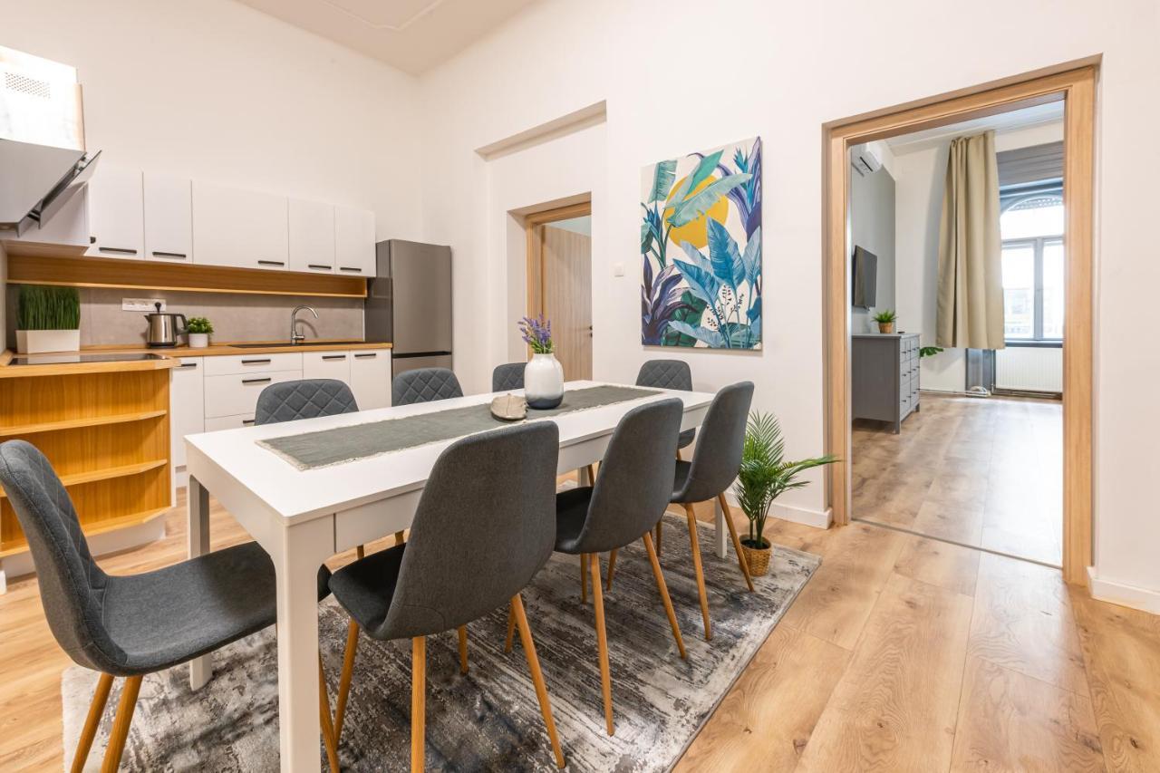 Deluxe Kazincy Apartment In The Heart Of Budapest Bagian luar foto