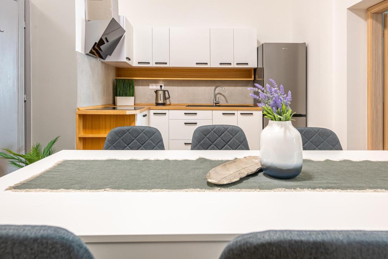 Deluxe Kazincy Apartment In The Heart Of Budapest Bagian luar foto