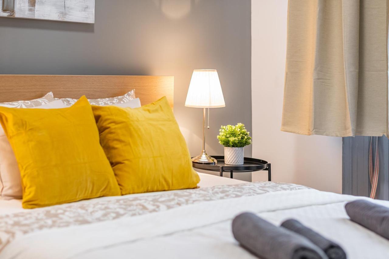 Deluxe Kazincy Apartment In The Heart Of Budapest Bagian luar foto